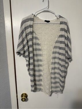 Open-Front Short Sleeve Striped Cardigan - Gray & White